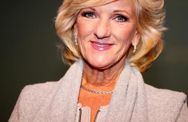 Tineke Schouten in de kappersstoel